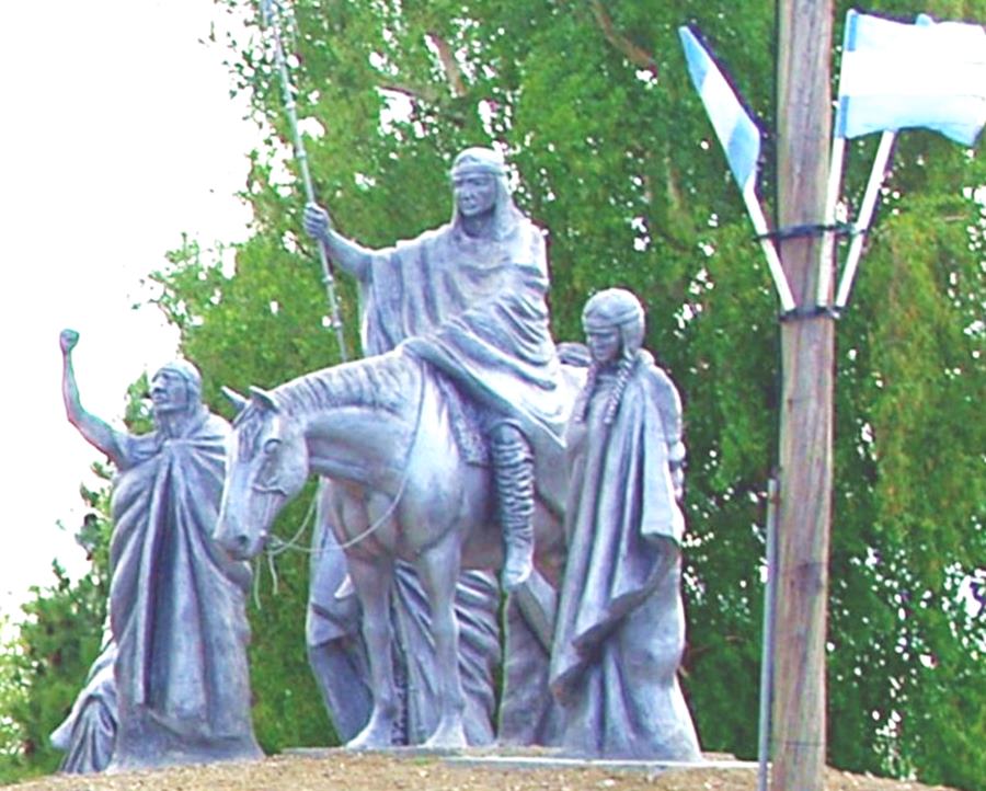 estatua escultura del juramento del cacique Biguá a la bandera argentina