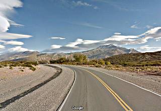 Paisaje y calzada de la Ruta 40 Arroyo Botado