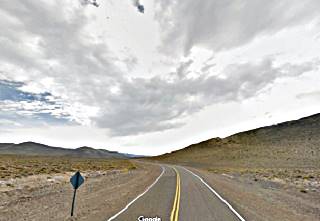Paisaje y calzada de la Ruta 40 entre Barrancas y Empalme RP 221