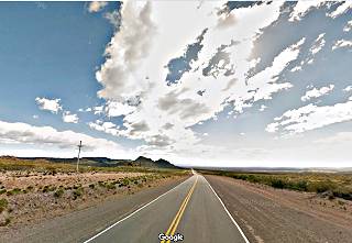 Paisaje y calzada de la Ruta 40 al sur de la ciudad Malargüe