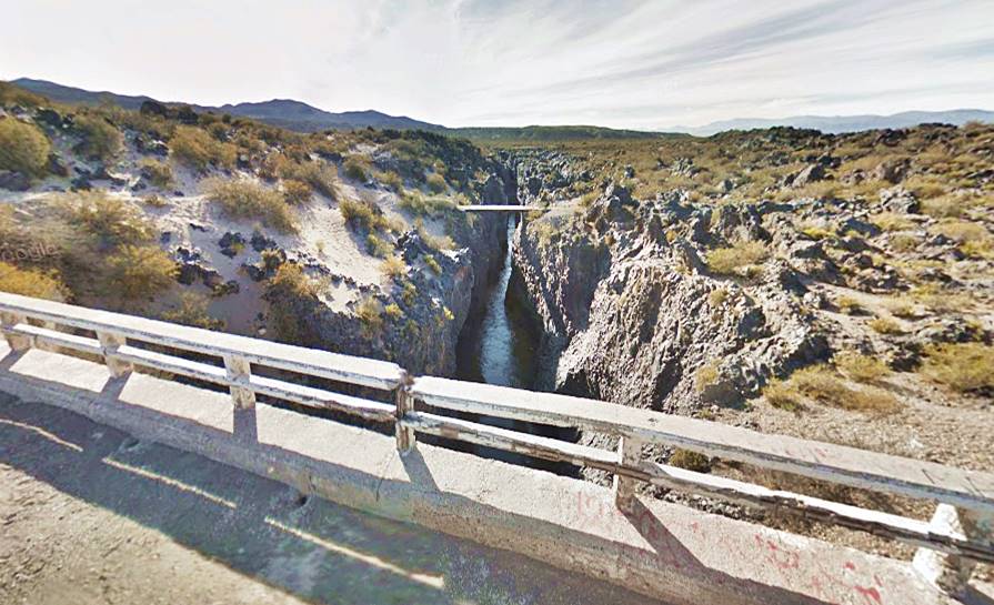 La Pasarela, Ruta 40 bridge across the río Grande river in Mendoza