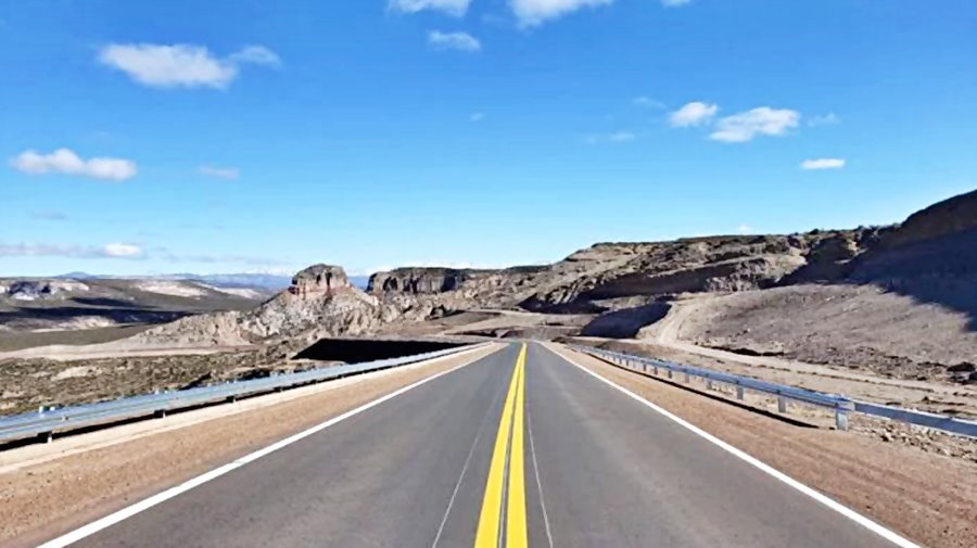 New paved section of Ruta 40 near the Diamante Ruta 40 River, Mendoza