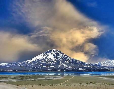 Volcan Maipo y laguna del Diamante